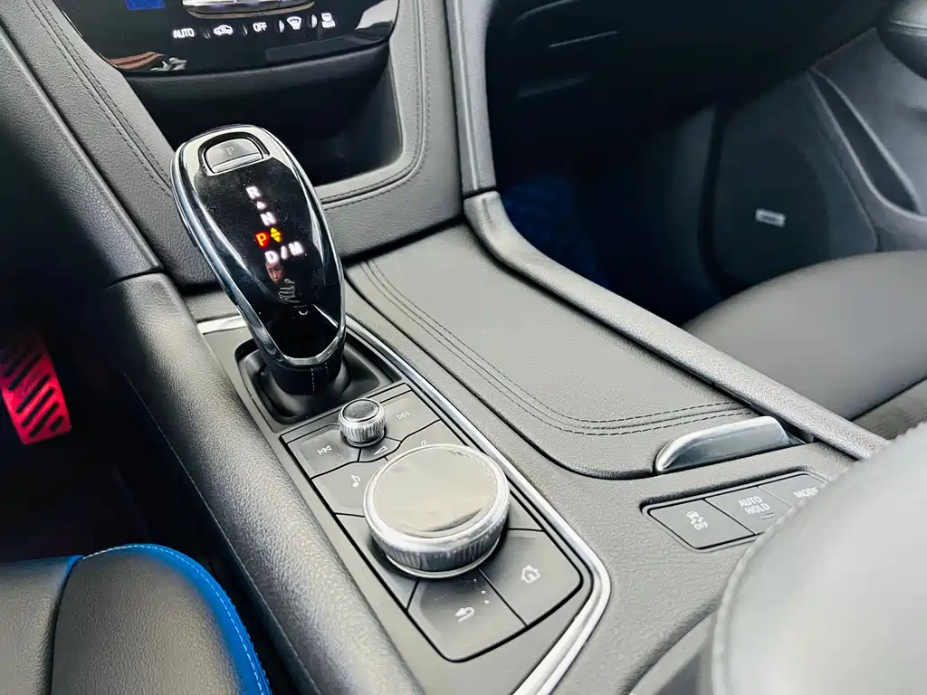 Cadillac XT5 2019 — фото 16