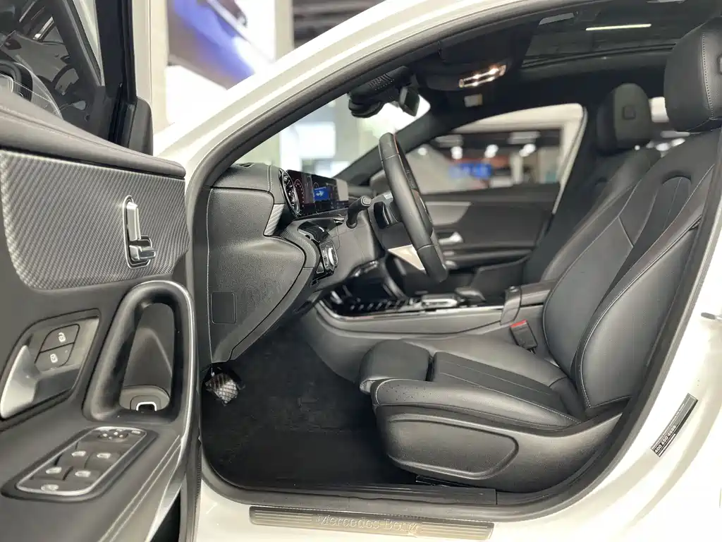 Mercedes-Benz A-Class 2024 — фото 12