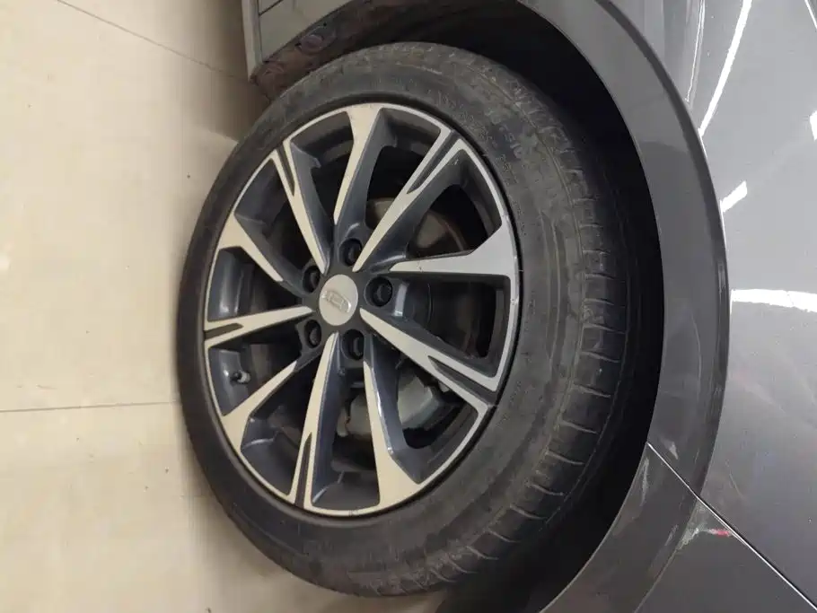 Geely Emgrand 2024