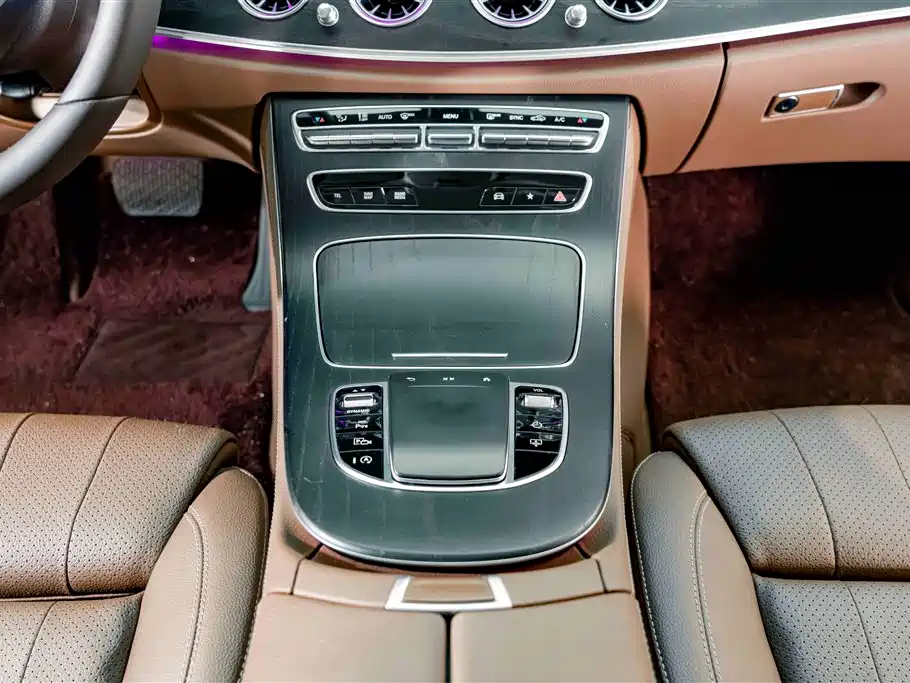 Mercedes-Benz E-Class 2022 — фото 14