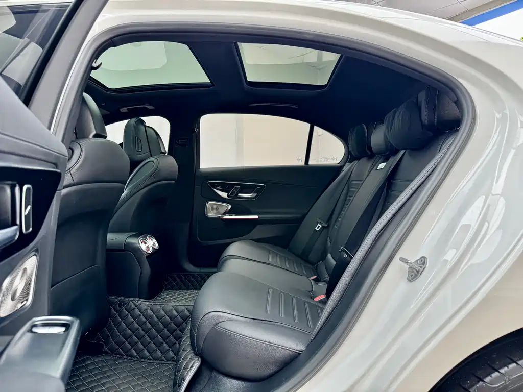 Mercedes-Benz C-Class 2023 — фото 9