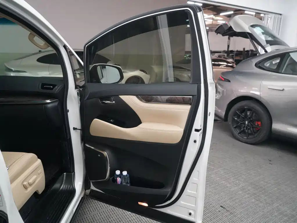 Toyota Vellfire 2021 — фото 12