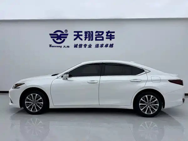 Lexus ES 2023