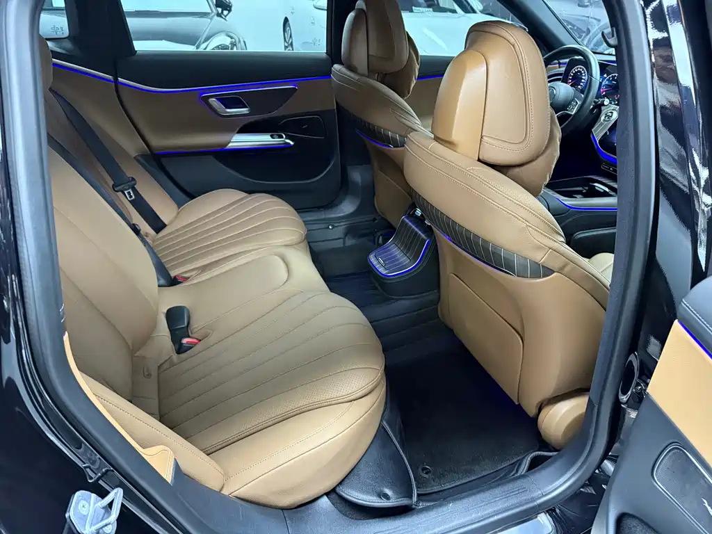 Mercedes-Benz E-Class 2024 — фото 12