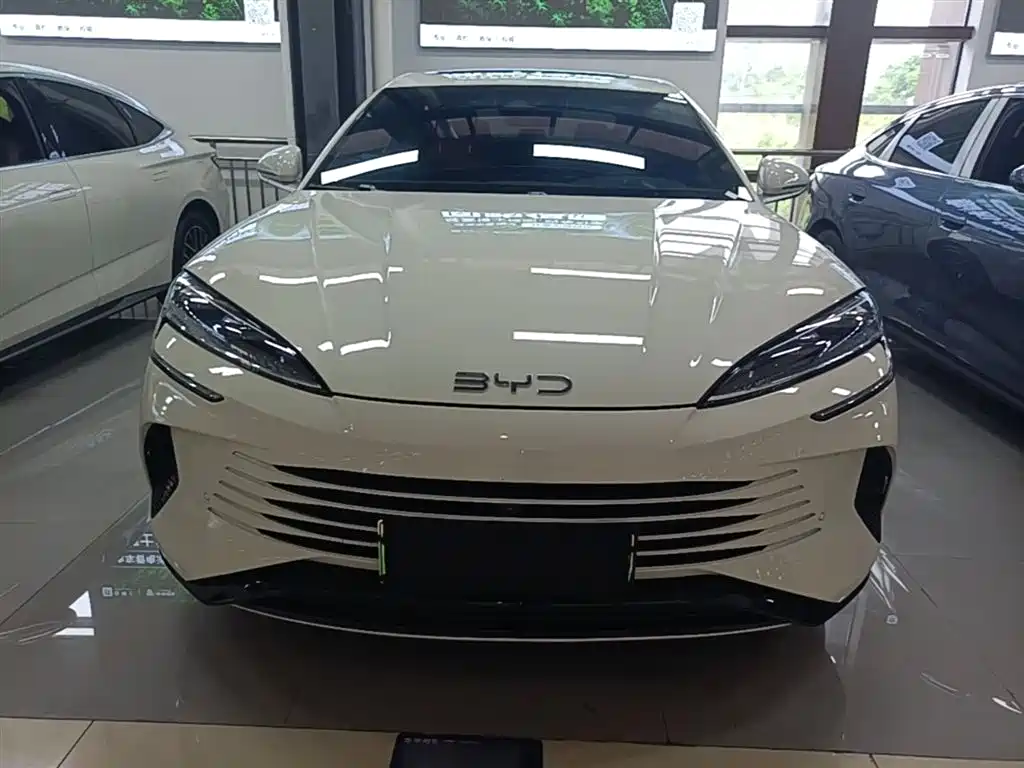 BYD Seal 07 DM-i 2025 — фото 3