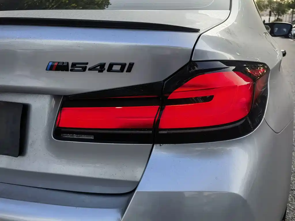 BMW 5 Series 2021 — фото 16