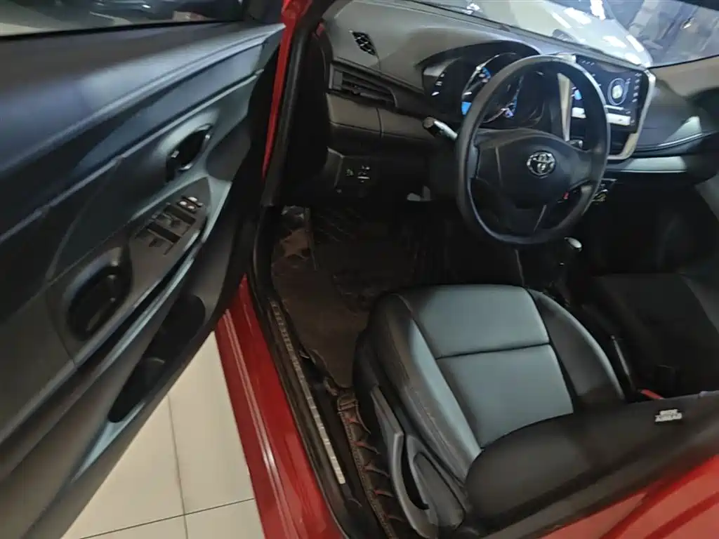 Toyota Yaris L 2018 — фото 16