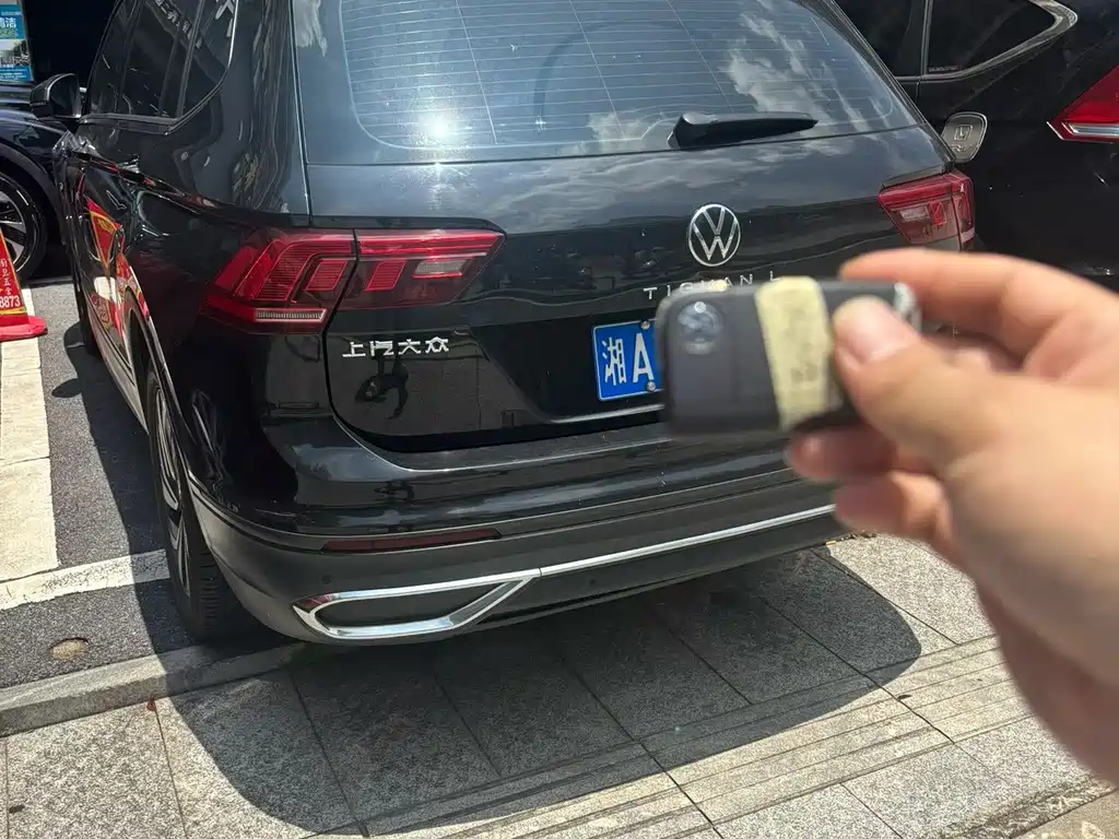 Volkswagen Tiguan L 2023 — фото 8