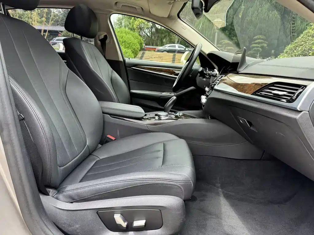 BMW 5 Series 2018 — фото 17