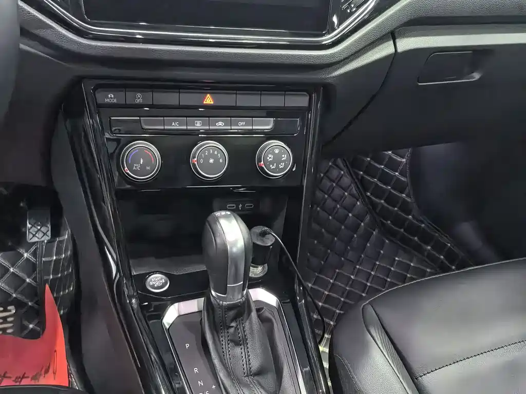 Volkswagen T-Roc 2021 — фото 10