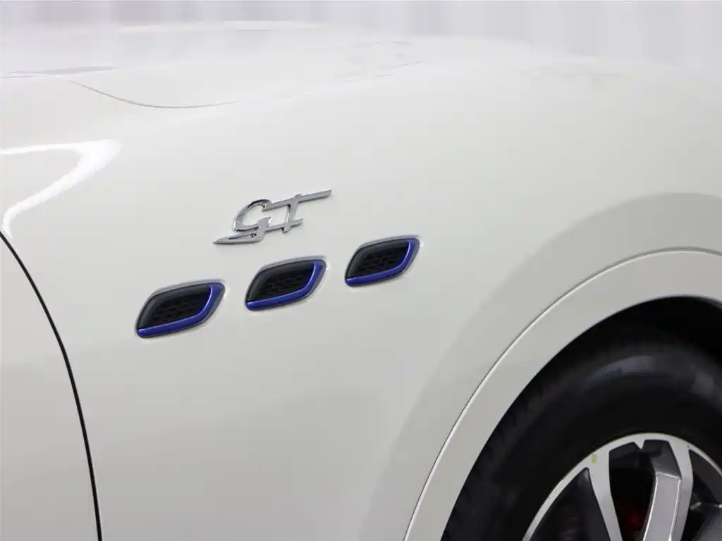 Maserati Levante — фото 19