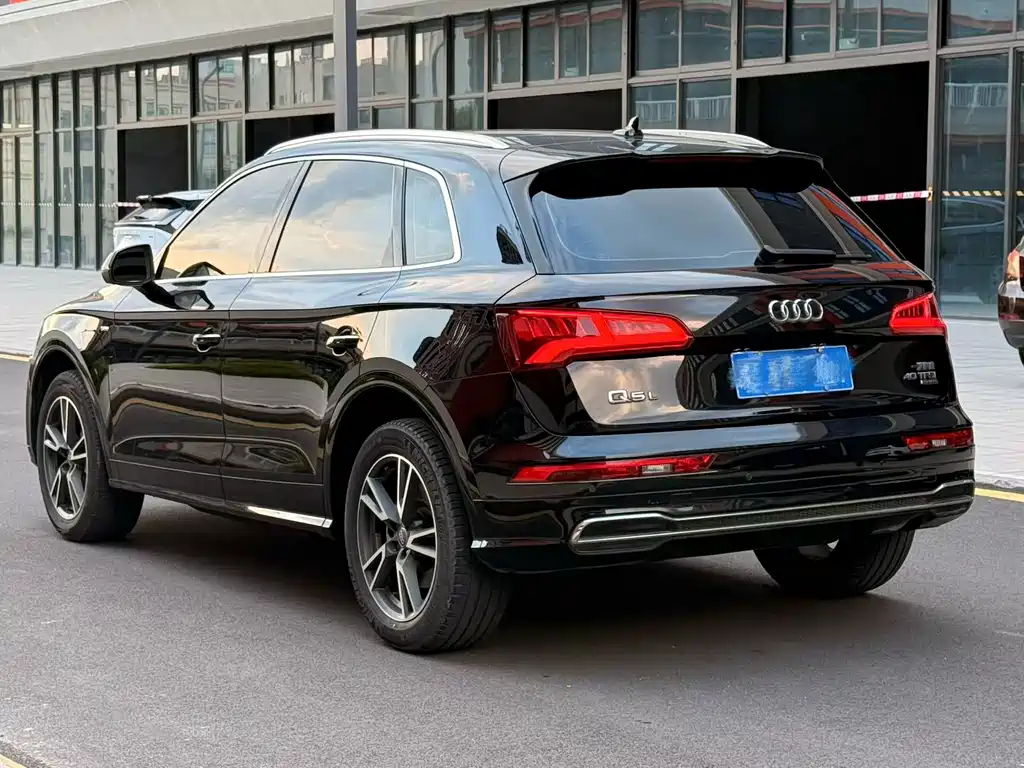 Audi Q5L 2021 — фото 7
