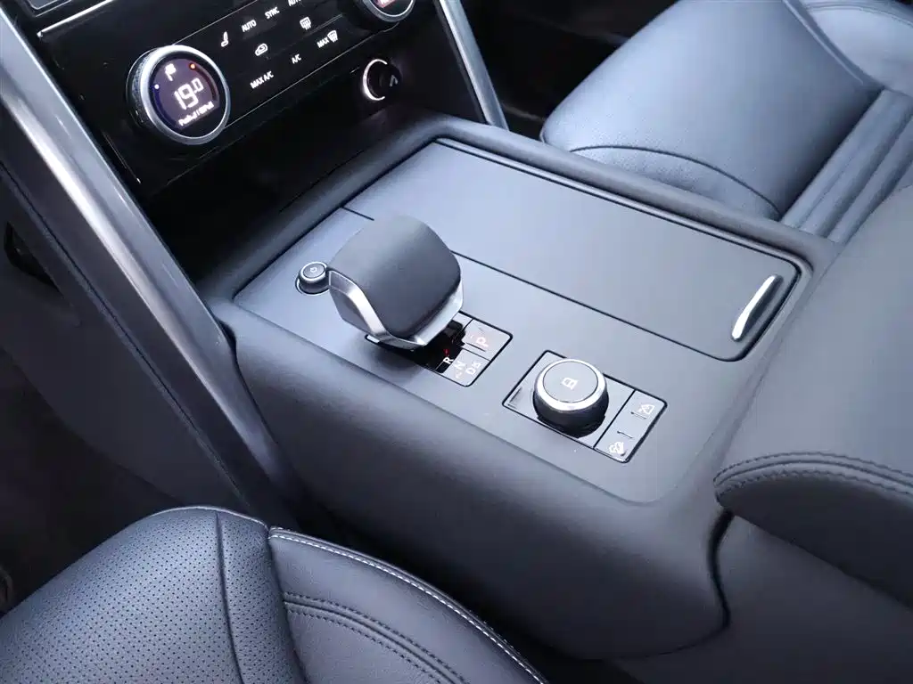 Land Rover Discovery 2024 — фото 12