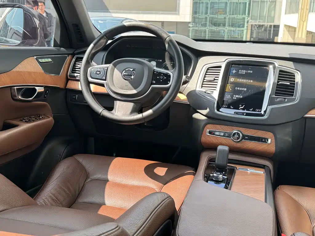 Volvo XC90 2022 — фото 19