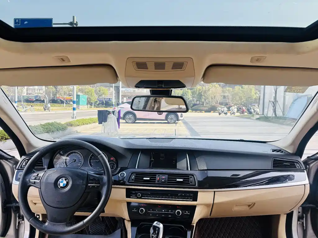 BMW 5 Series 2014 — фото 21
