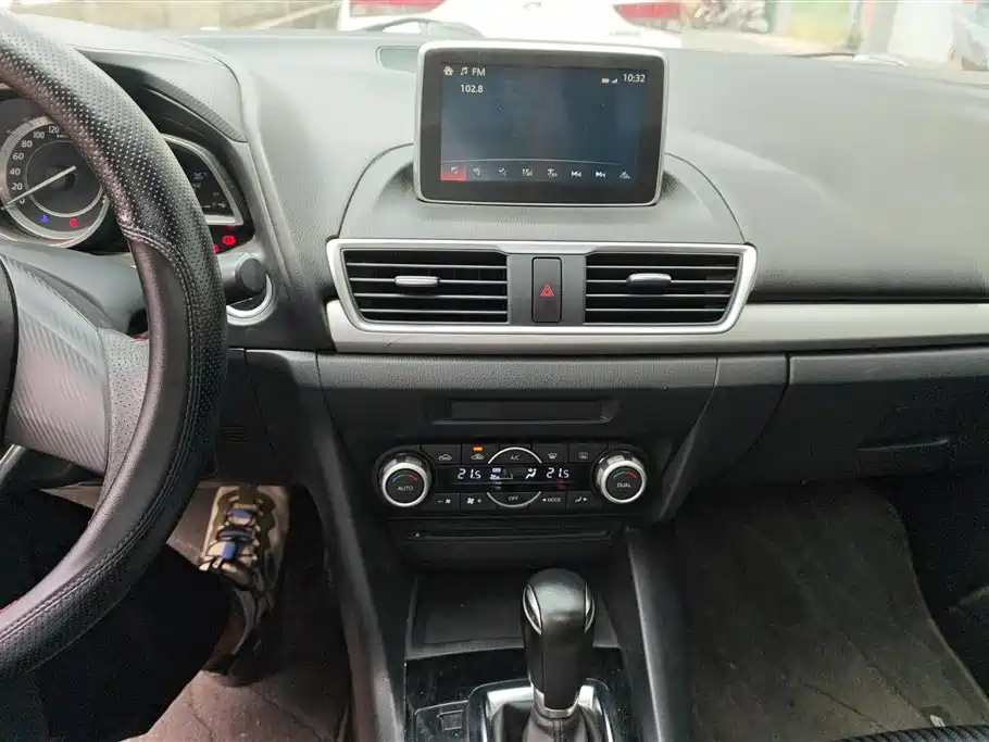 Mazda 3 Axela 2015 — фото 12