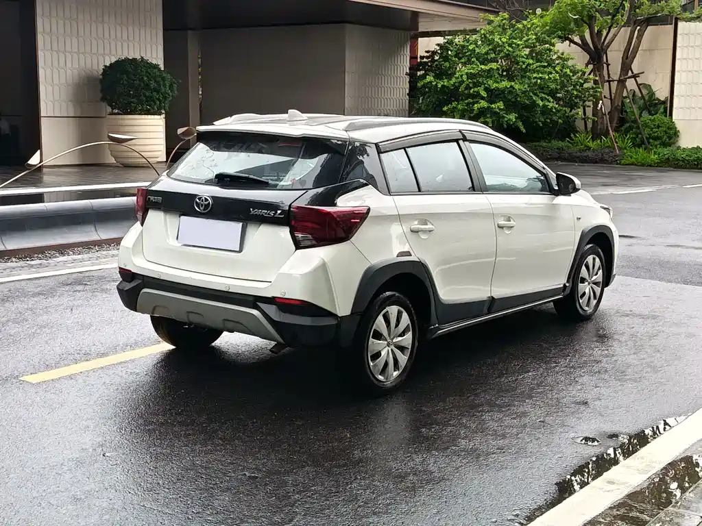 Toyota Yaris L 2019 — фото 4