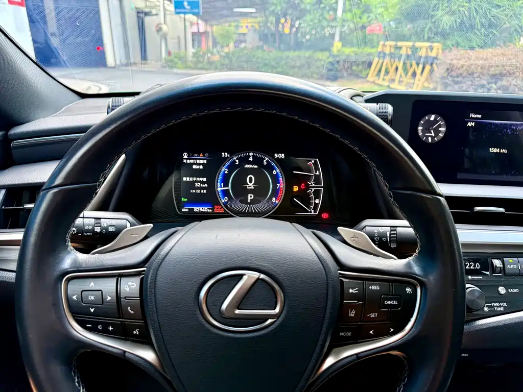 Lexus ES 2020 — фото 12