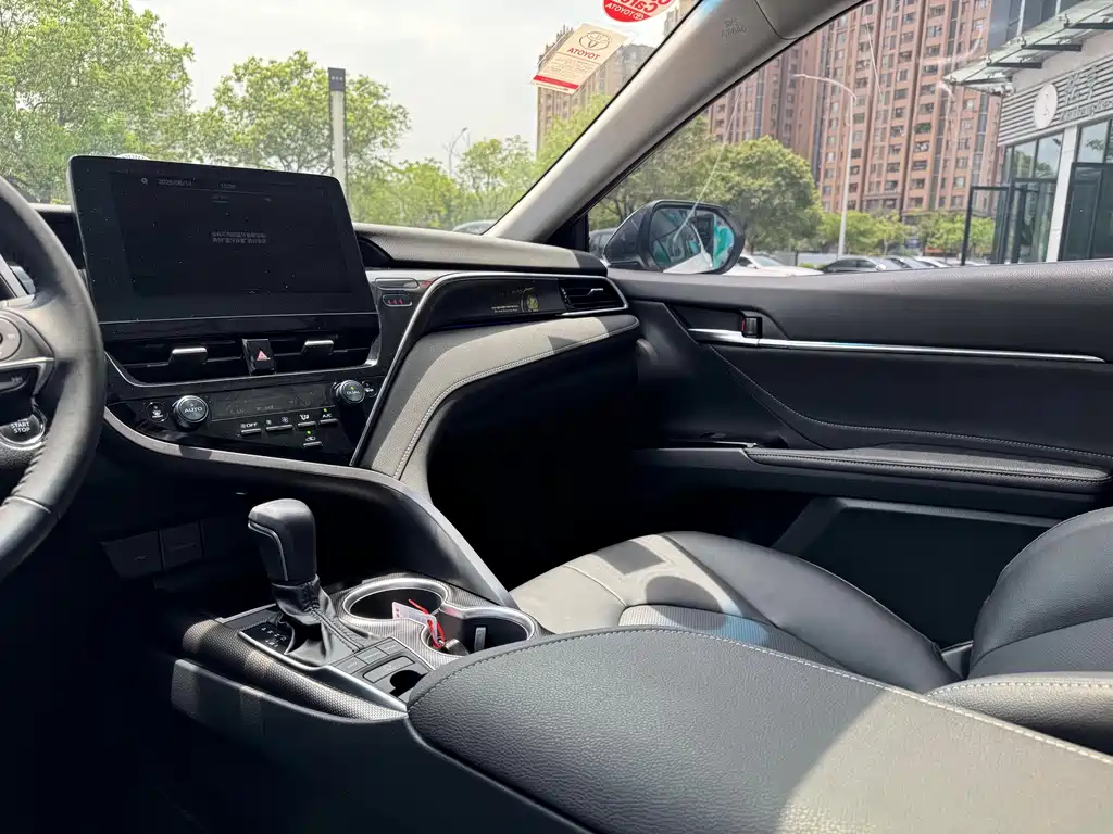 Toyota Camry 2023 — фото 23