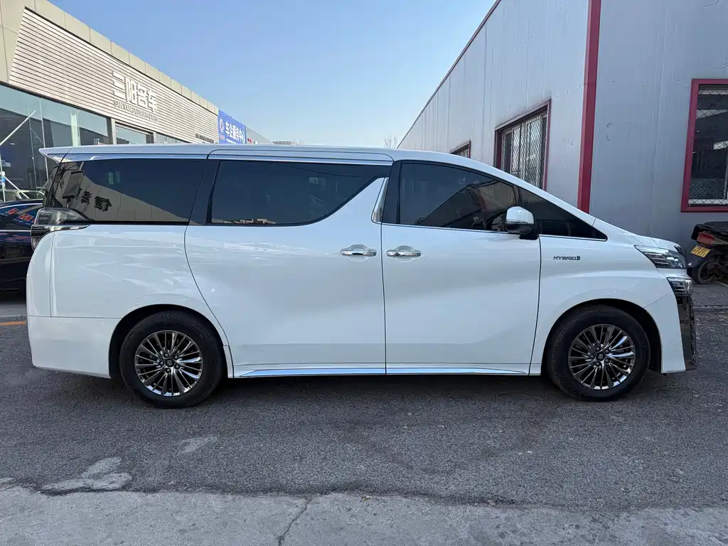 Toyota Vellfire 2022 — фото 16