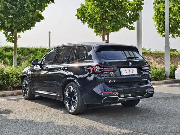 BMW iX3 2024