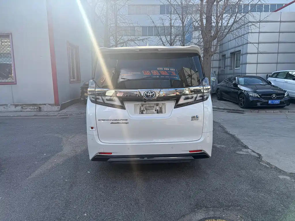 Toyota Vellfire 2022 — фото 18