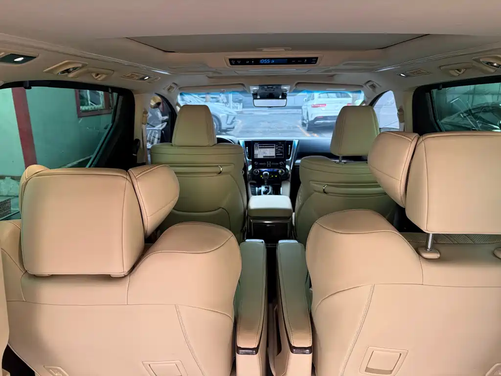 Toyota Vellfire 2022 — фото 15