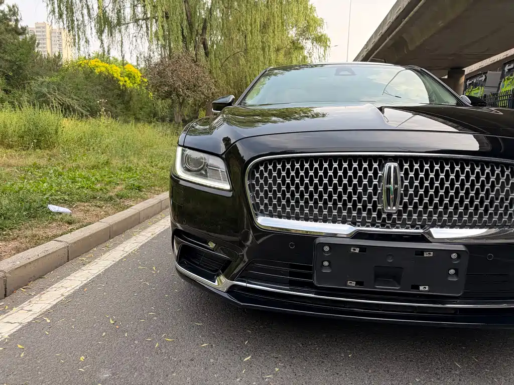 Lincoln Continental 2017 — фото 14