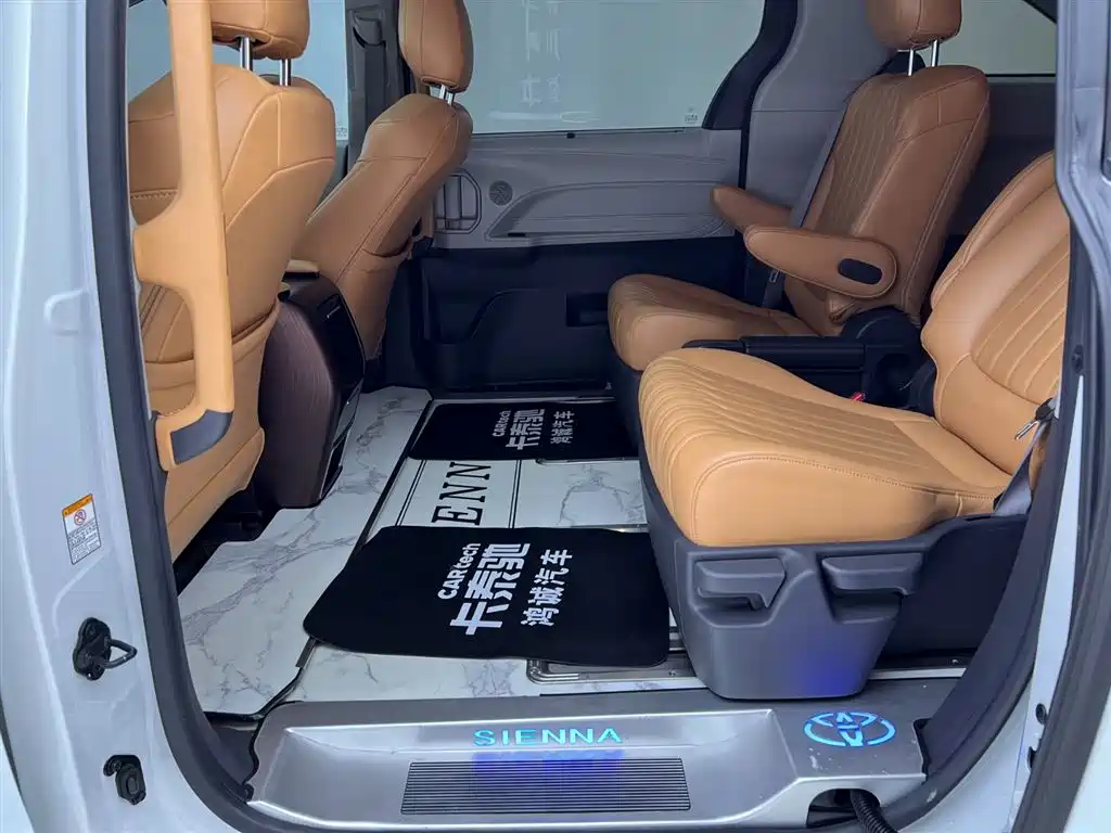 Toyota Sienna 2023 — фото 16