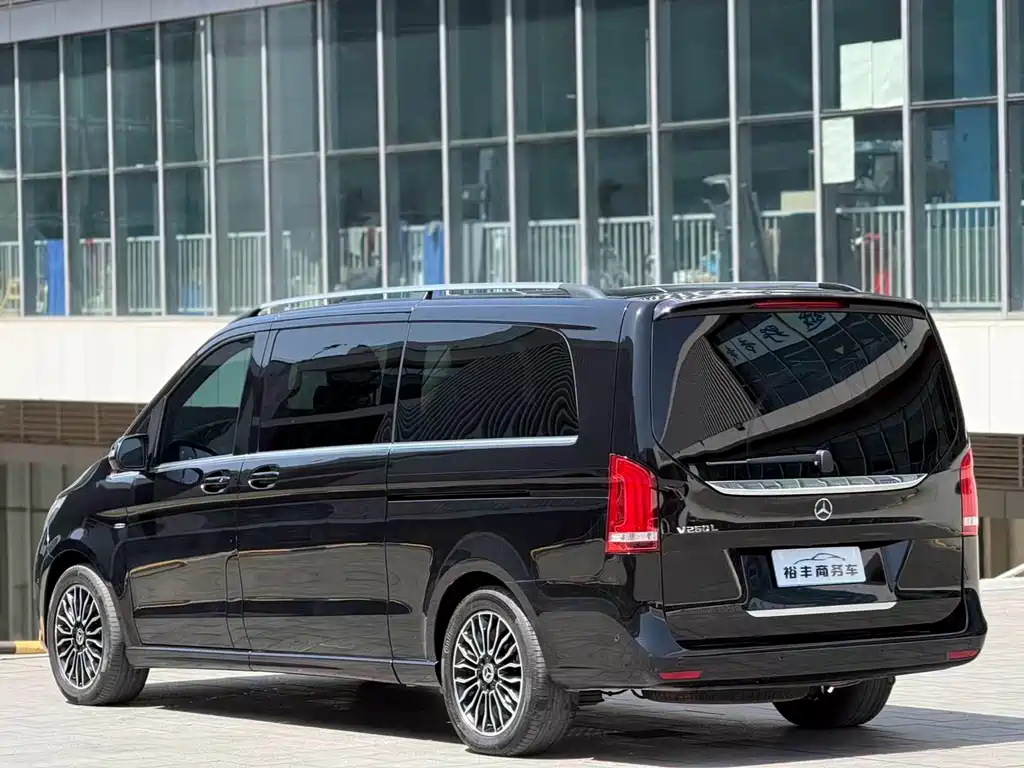 Mercedes-Benz V-Class 2020 — фото 17