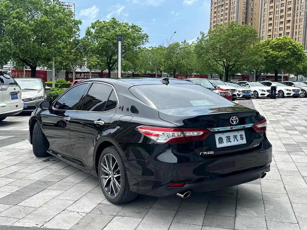 Toyota Camry 2022 — фото 7
