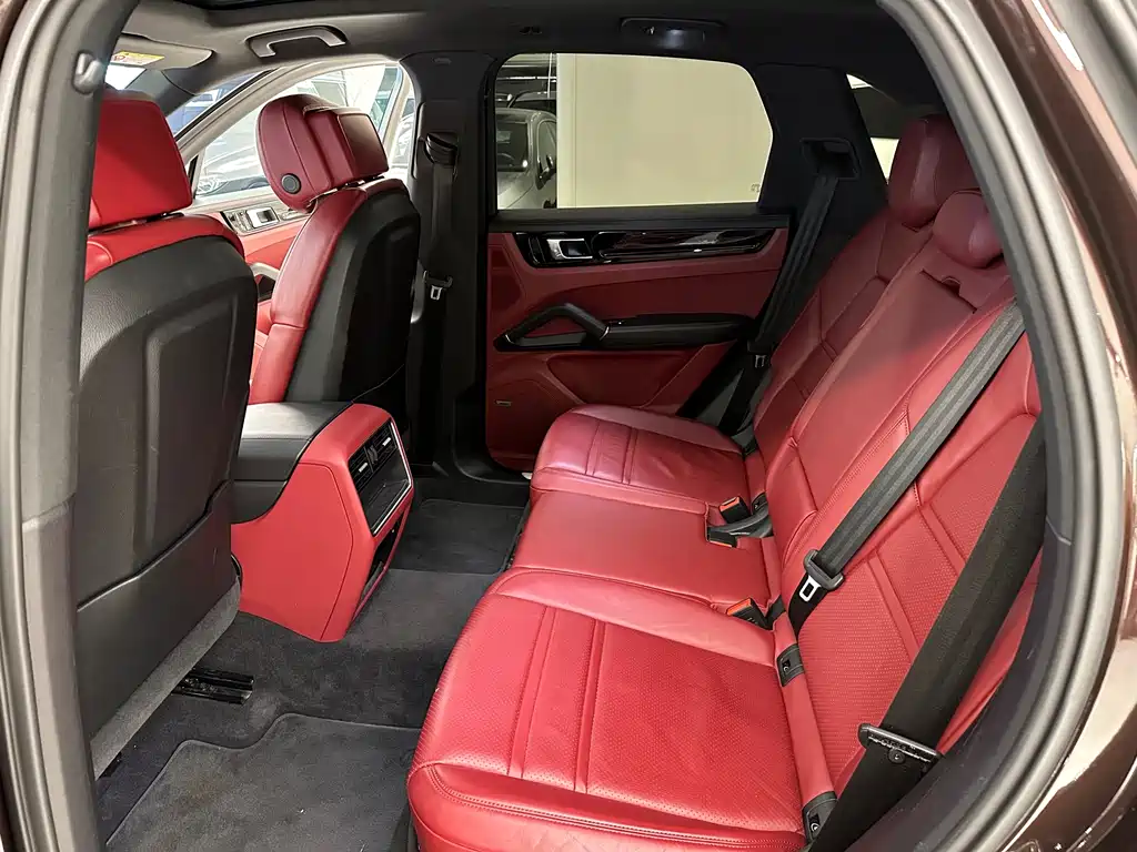 Porsche Cayenne 2019 — фото 15