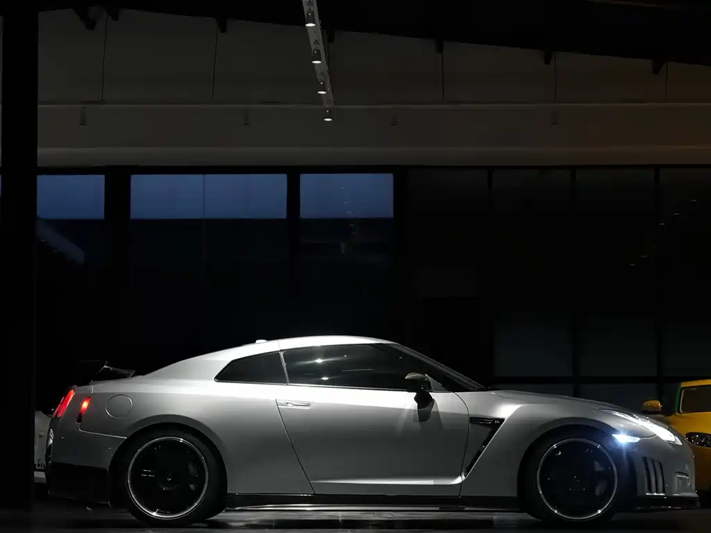 Nissan GT-R 2012