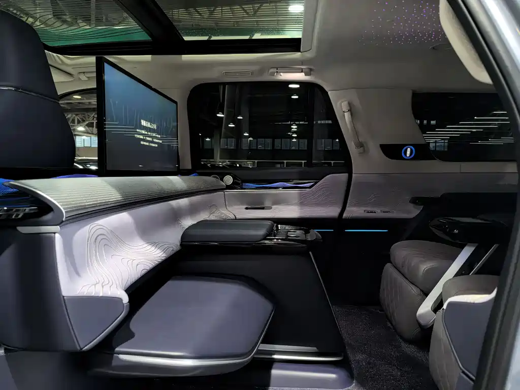 Lincoln Navigator One 2023 — фото 16
