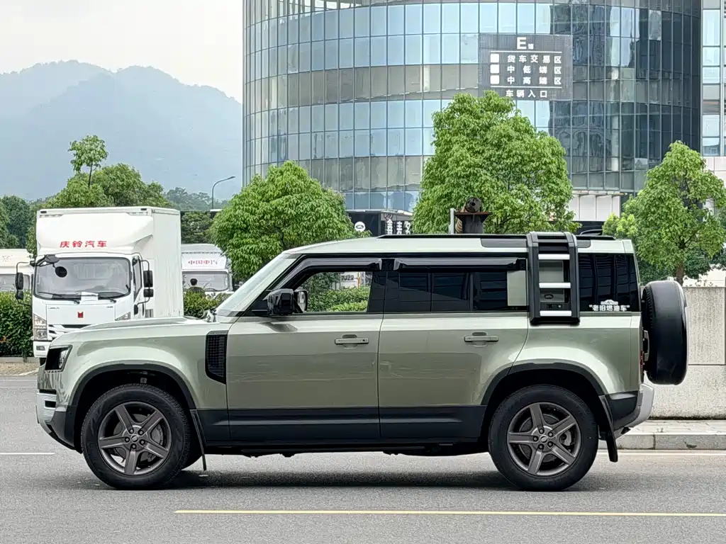 Land Rover Defender 2020 — фото 6