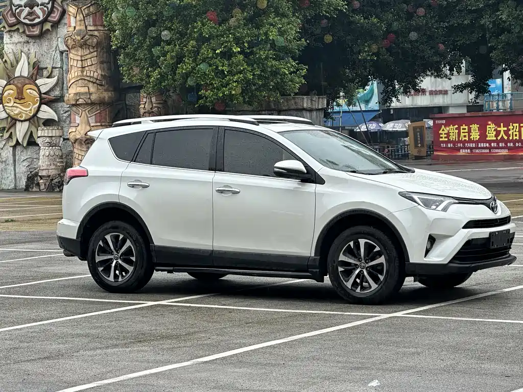Toyota RAV4 2019 — фото 13