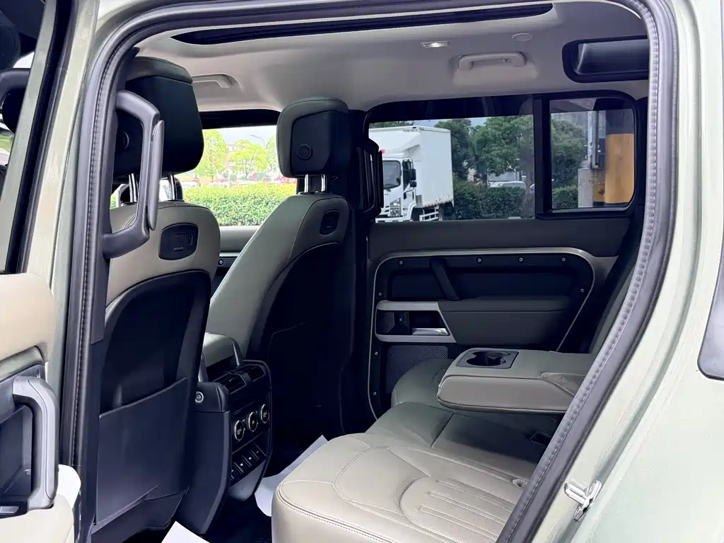 Land Rover Defender 2020 — фото 9