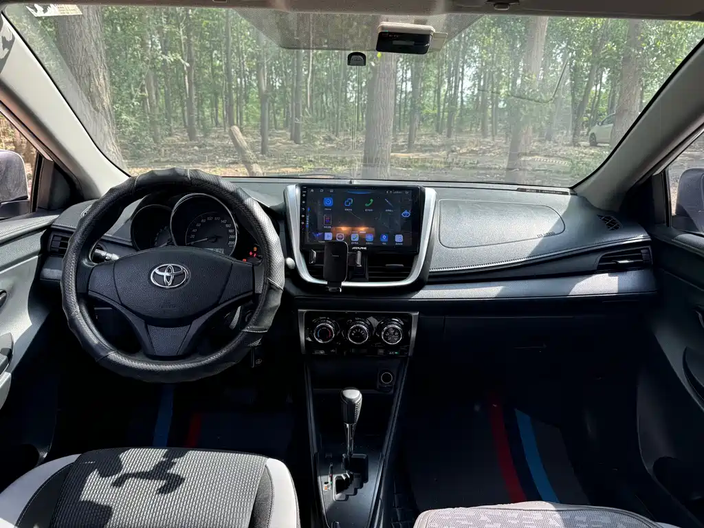 Toyota Yaris L 2020 — фото 8