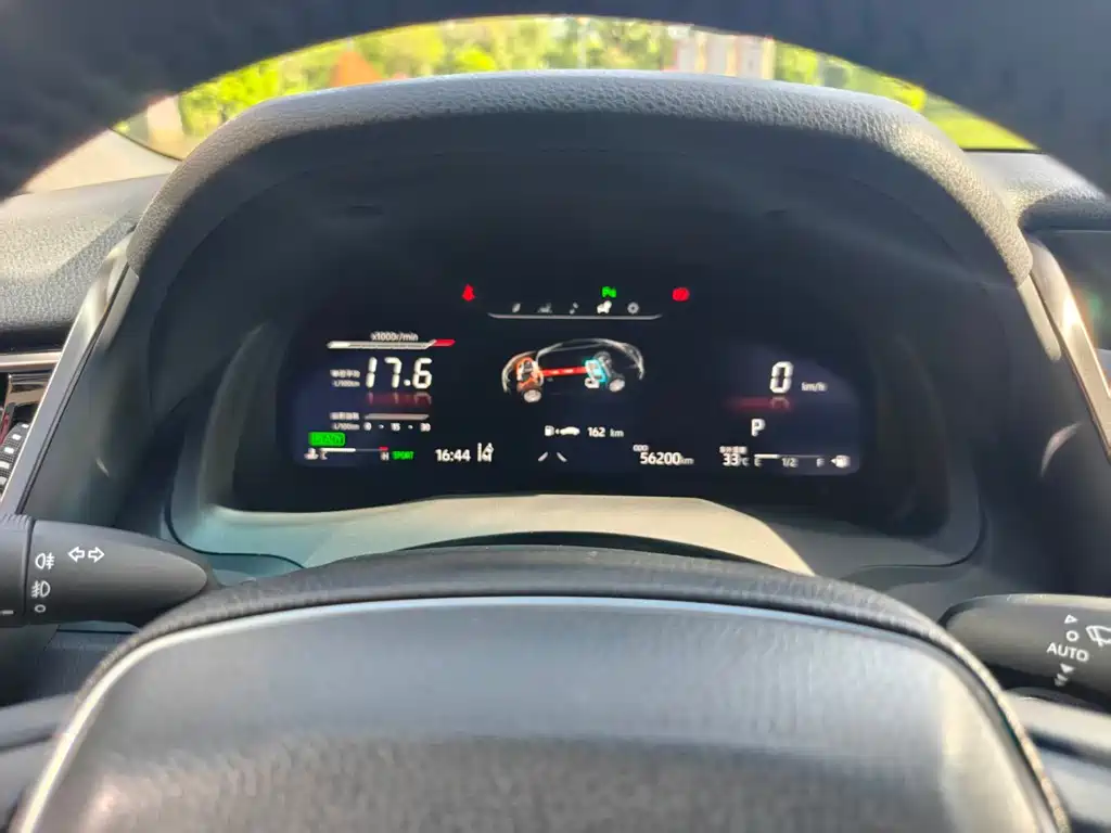 Toyota Camry 2023 — фото 12