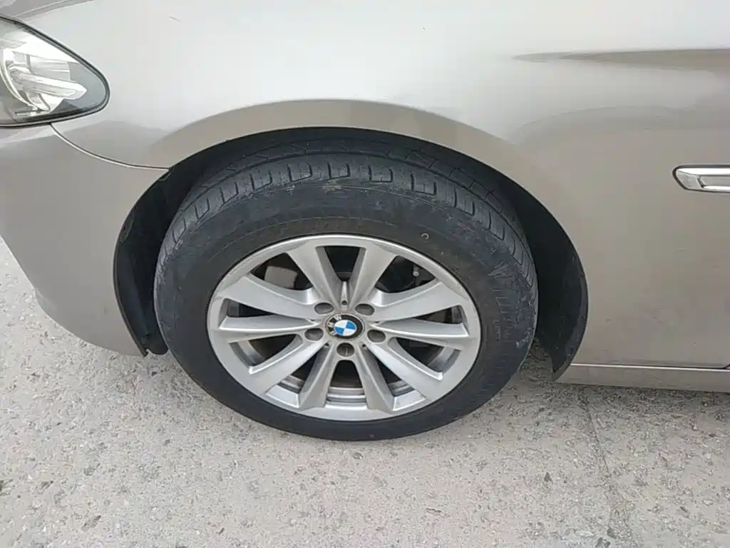 BMW 5 Series 2015 — фото 23
