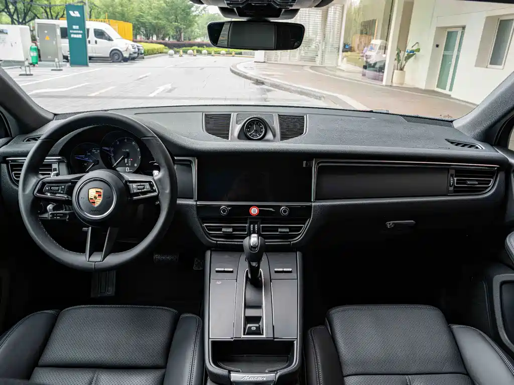 Porsche Macan 2023 — фото 17
