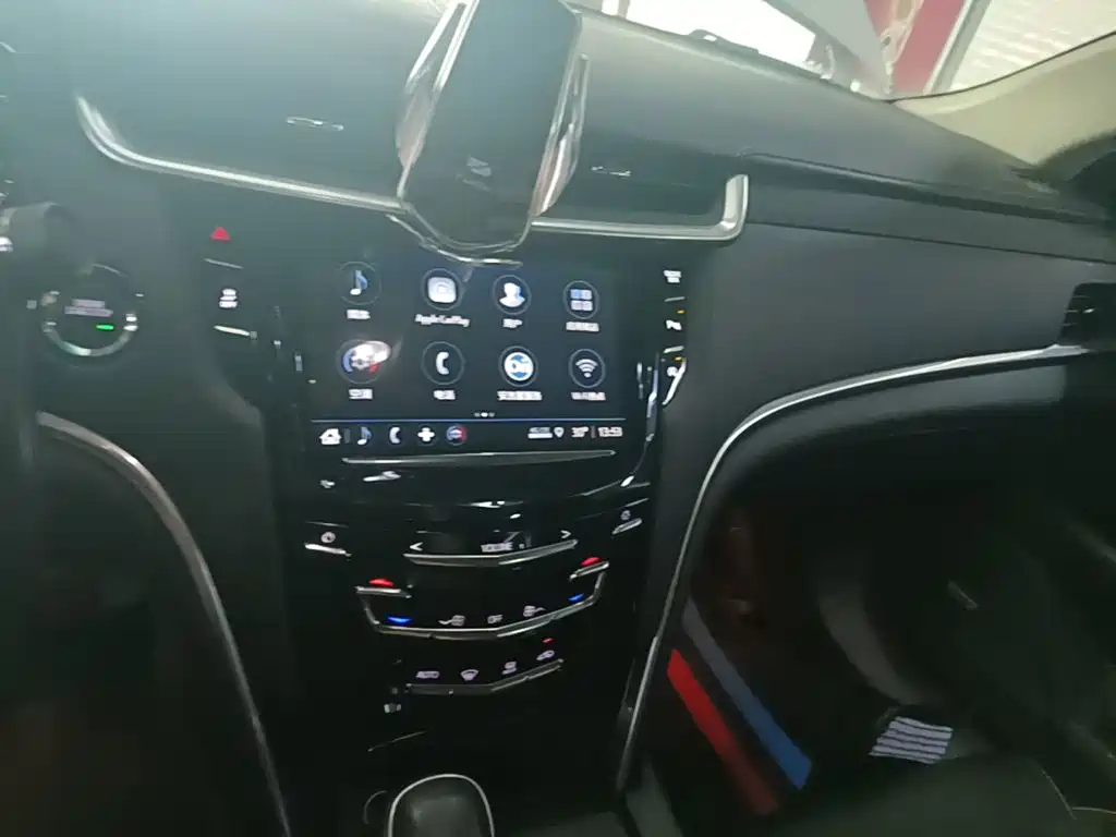 Cadillac XTS 2019 — фото 13