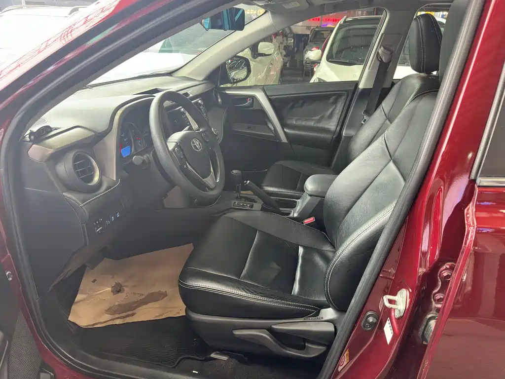 Toyota RAV4 2017 — фото 15