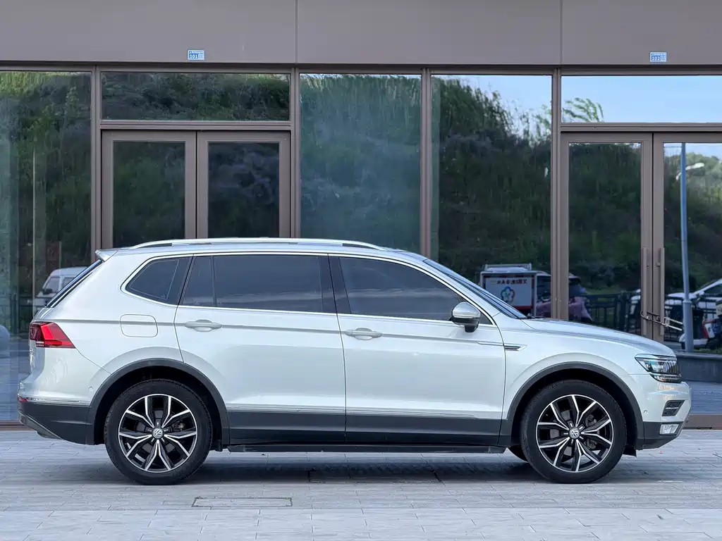 Volkswagen Tiguan L 2017 — фото 5