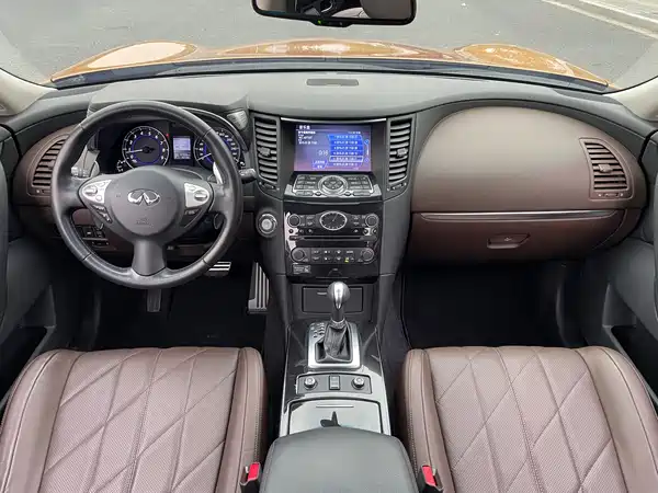 Infiniti QX70 2013