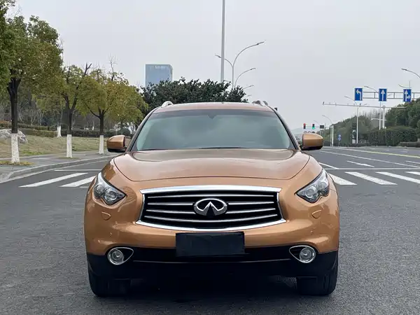 Infiniti QX70 2013