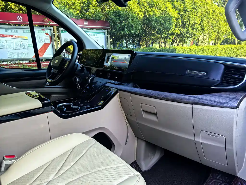Ford Tourneo 2023 — фото 18