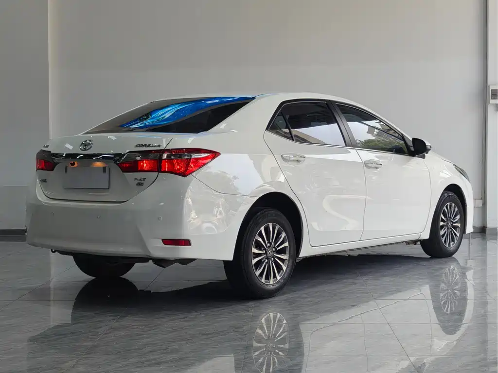 Toyota Corolla 2017 — фото 3