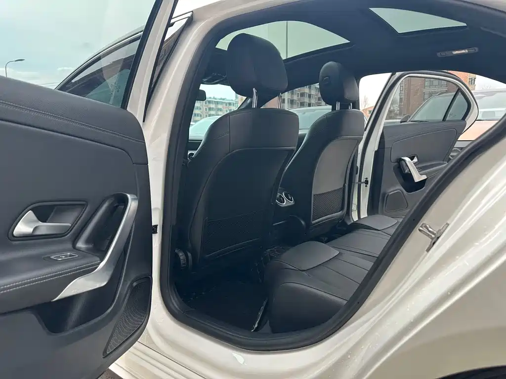 Mercedes-Benz A-Class 2022 — фото 15