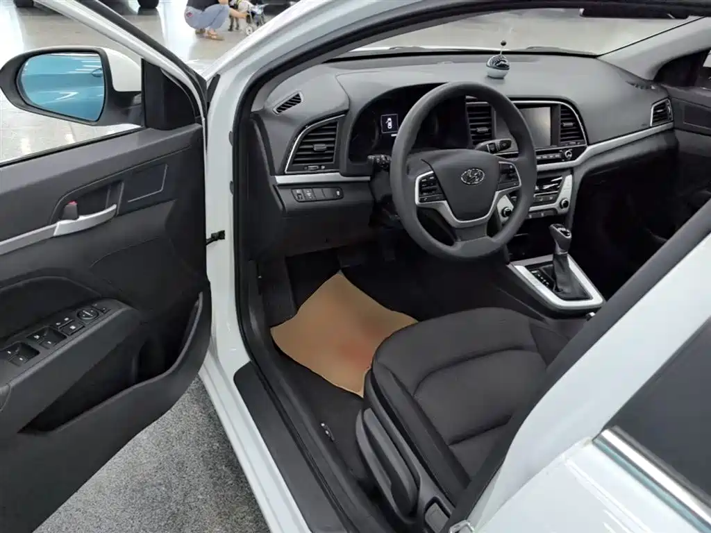 Hyundai Elantra 2016 — фото 16